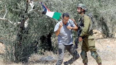 اختناق فلسطينيين خلال قمع قوات إسرائيلية لمسيرة سلمية في بيتا جنوب نابلس