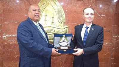 رئيس غرفة القاهرة التجارية يبحث سبل زيادة العلاقات الاقتصادية مع بلغاريا