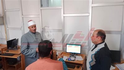 رئيس منطقة كفر الشيخ الأزهرية يتفقد لجنة التسجيل الإلكتروني