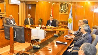 محافظ أسيوط يوجه بالتنسيق والتعاون لإنشاء كوبري علوي بديروط