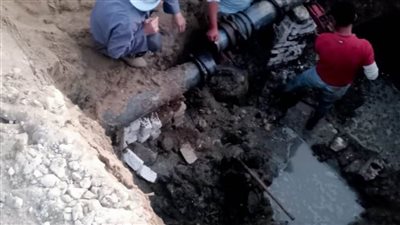 مياه القناة: إصلاح كسر خط قرية الأبطال الرئيسي بسبب انهيار جسر المصرف الزراعي 