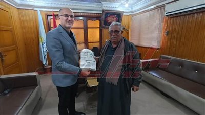 رئيس مدينة بيلا يسلم 33 نموذج 8 للتصالح في مخالفات البناء