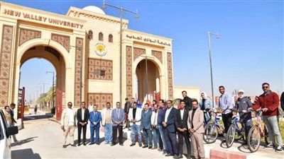 جامعة الوادي الجديد تسلم دراجات للفائزين بمسابقة صحتنا من صحة كوكبنا
