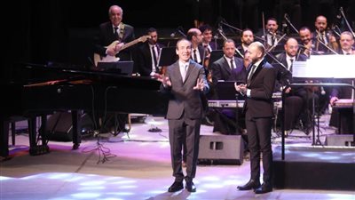 مدحت صالح يروي صفحات من قصة نجاحه على المسرح الكبير بالأوبرا