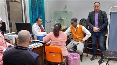 محافظ أسيوط: توقيع الكشف الطبي على 50 عاملًا