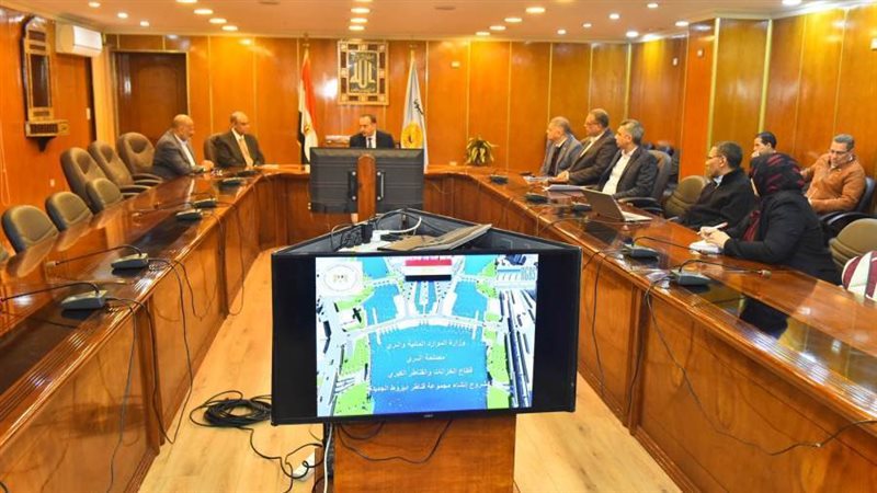 اجتماع محافظ أسيوط