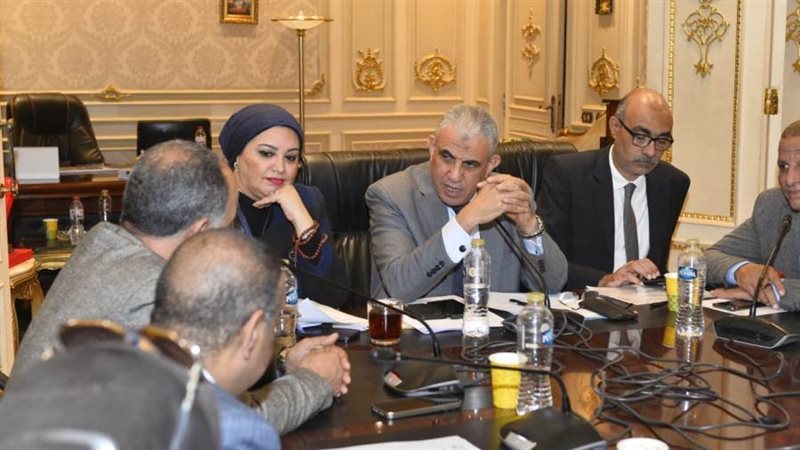 خلال الاجتماع