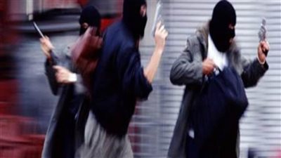 الأجهزة الأمنية تلقي القبض على تشكيل عصابي استولى على 600 ألف جنيه من مواطنين تحت تهديد السلاح ببورسعيد 