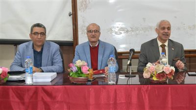 مجلس كلية الآداب بأسيوط يوافق على مشروع تحديث لائحة الدراسات العليا وتحويلها إلى نظام الساعات المعتمدة
