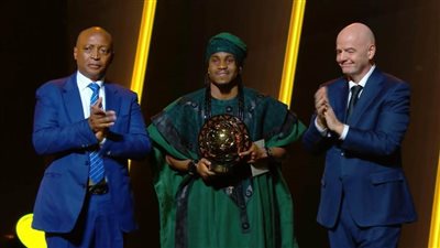 عاجل.. النيجيري لوكمان يحصد جائزة أفضل لاعب في إفريقيا