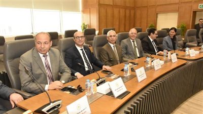 رئيس جامعة سوهاج ممثلًا عن إقليم جنوب الصعيد باجتماع مجلس أمناء المبادرة الرئاسية 