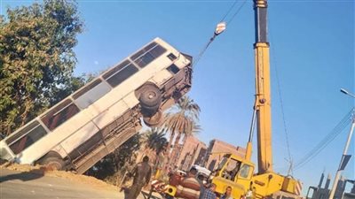 انقلاب أتوبيس موظفي مصنع سكر جرجا في ترعة بسوهاج