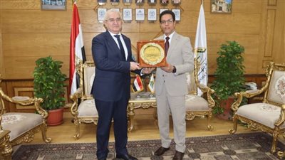 لبحث سبل التعاون.. رئيس جامعة بنها ومحافظ القليوبية يستقبلان سفير دولة أذربيجان بالقاهرة