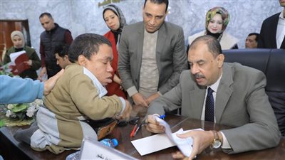 محافظ سوهاج يعقد اللقاء الجماهيري الأسبوعي للاستماع لمطالب المواطنين