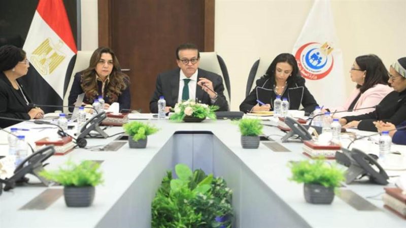 خالد عبدالغفار يتابع