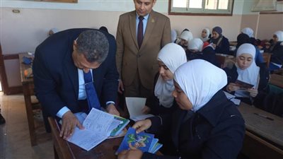 وكيل تعليم البحيرة يتفقد مدارس أبو المطامير لمتابعة الانضباط الإداري وانتظام حضور الطلاب بالمدارس