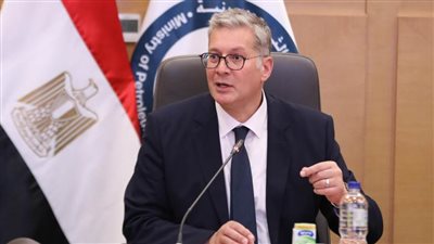 وزير البترول يصدر قرارا بتكليف بعض موظفي الهيئة للعمل بوحدتي الثروة المعدنية والتعاون الدولي