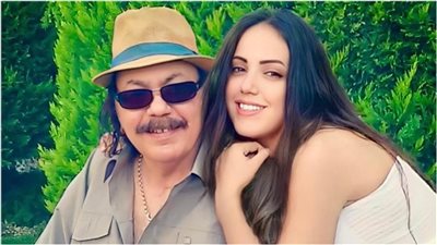 إيمي طلعت زكريا تتأثر على الهواء بسبب حلم عن والدها الراحل 