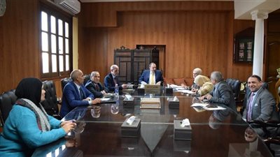  رئيس جامعة بني سويف يرأس اجتماعات التعلم المدمج والشعب والبرامج والمجلات