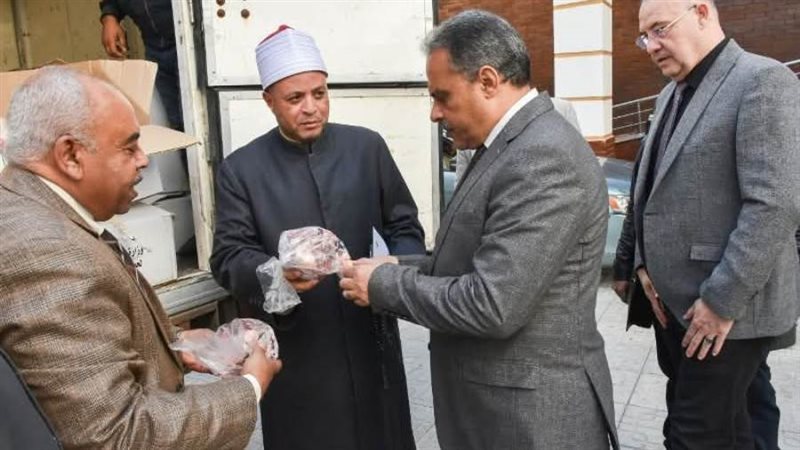 محافظ الشرقية يتسلم