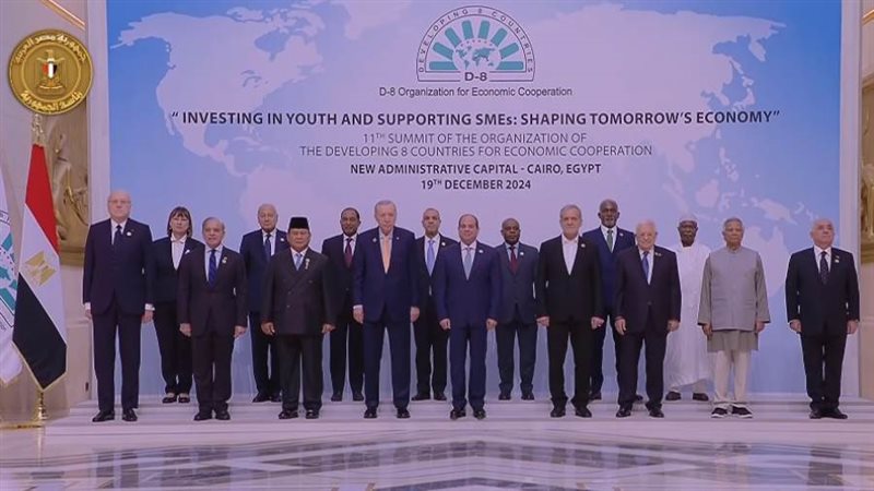 الرئيس السيسي يتوسط