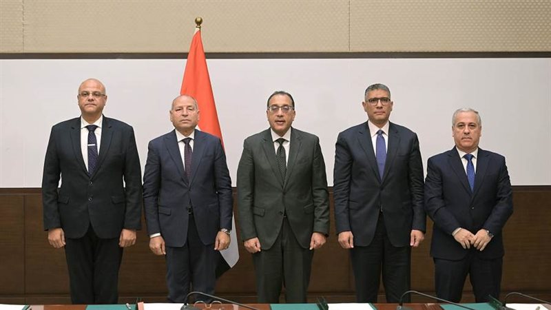 رئيس الوزراء يشهد