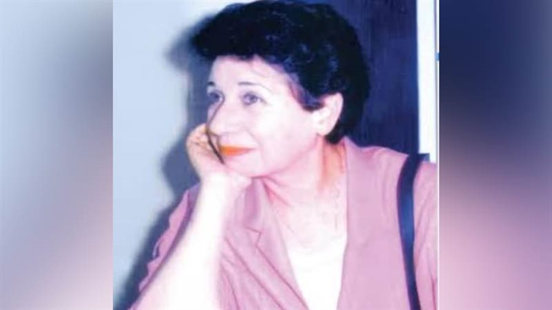 الكاتبة الصحفية زينب