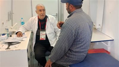 الكشف على 624 مواطنًا خلال 6 عيادات تخصصية في اليوم الأول للقافلة الطبية بالقنطرة شرق 