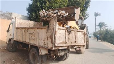 حملات مكثفة للنظافة وصيانة دورية لأعمدة الإنارة بمراكز المنيا