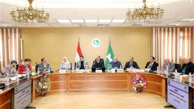 لدفع عجلة العمل وزيادة الإنتاج.. محافظ الشرقية يناقش طلبات المستثمرين 