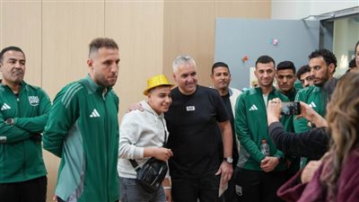 لاعبو زد إف سي ومسؤولو إدارته يزورون أطفال مستشفى السرطان 57357