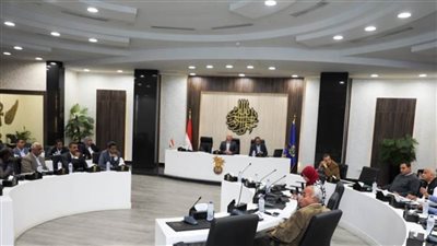 محافظ أسوان يكلف ببحث المقترحات لاختيار مواقع لإقامة وحدات 