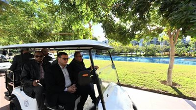 وزير الإسكان يتفقد مشروع صن كابيتال بمدينة حدائق أكتوبر