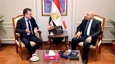 وزير النقل يبحث مع سفير كندا التعاون في مجال صناعة السيارات والطاقة  