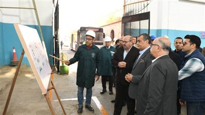 وزير الإنتاج الحربى يتفقد خطوط الإنتاج ومراحل التصنيع بـ