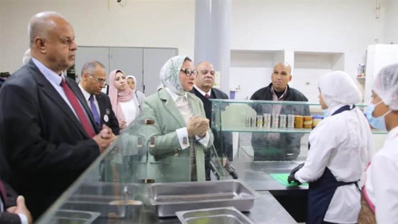 نائب المحافظ تلتقي