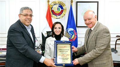 محافظ البحيرة تشيد بنجاح معرض 