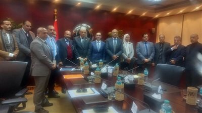 وزير الاستثمار يلتقي اللجان النقابية للتخليص الجمركي