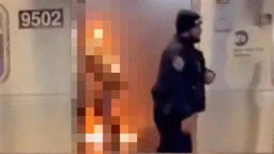 عاجل.. أمريكية تحترق في مترو نيويورك والمارة يصورون المأساة 