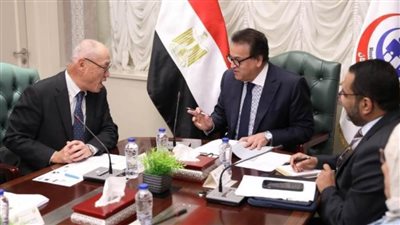 وزير الصحة يبحث تعزيز التعاون الصحي مع السفير الياباني