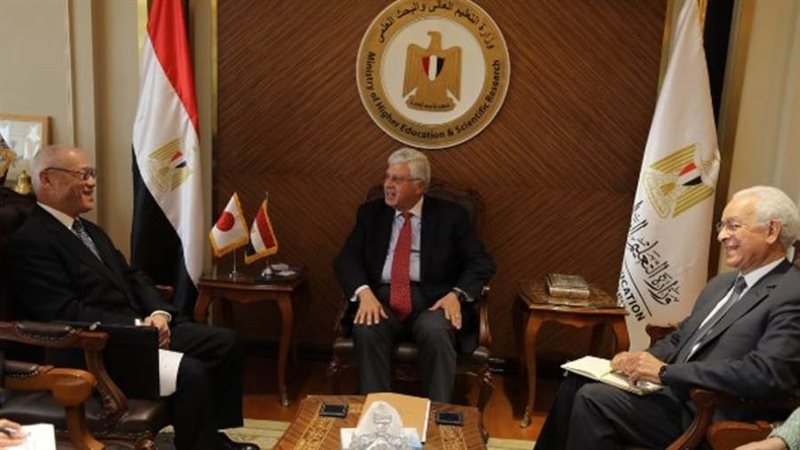 د. أيمن عاشور يستقبل