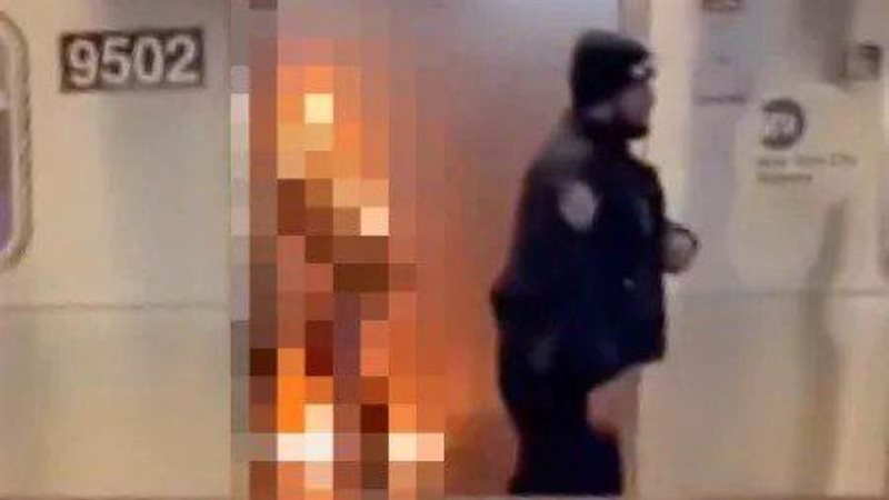 الضحية تحترق والضابط