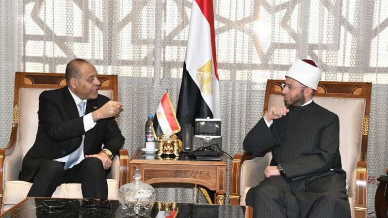 وزير الاوقاف مع وزير