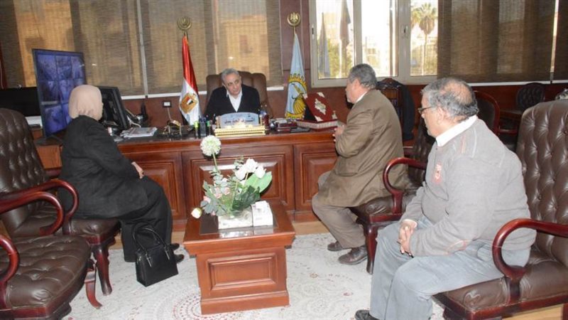 محافظ الغربية خلال