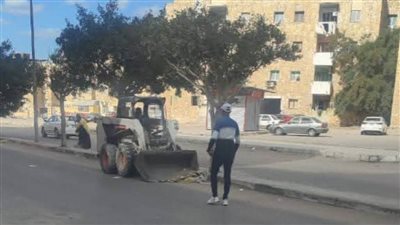 استمرار عمليات النظافة ورفع الأتربة والمخلفات بحي ثالث الإسماعيلية 