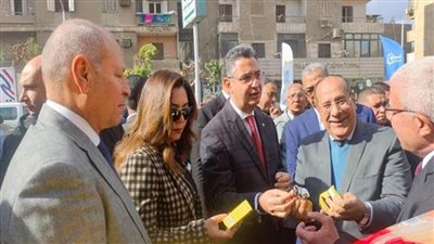 وزير التموين يفتتح سوق 