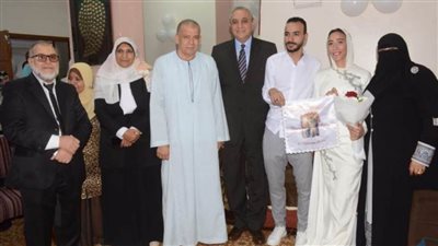 محافظ الغربية يشهد عقد قران عروسين من الأيتام ويهديهم كافة المفروشات