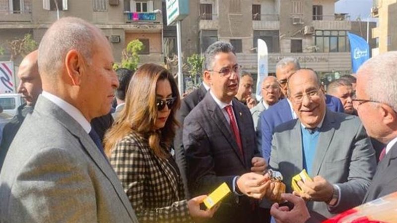 وزير التموين يفتتح