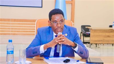 وزير الأمن الصومالي يدعو العشائر المتصارعة بالبلاد إلى وقف العنف وإحلال السلام