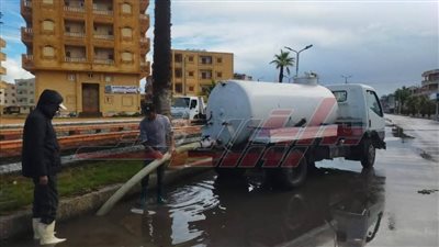 كسح مياه الأمطار بمصيف بلطيم في كفر الشيخ 